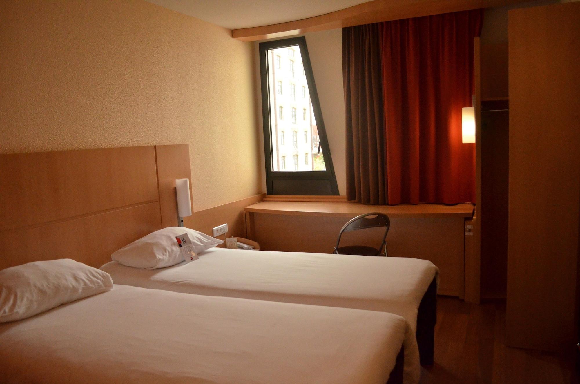 Отель Ibis Marseille Centre Euromed Экстерьер фото