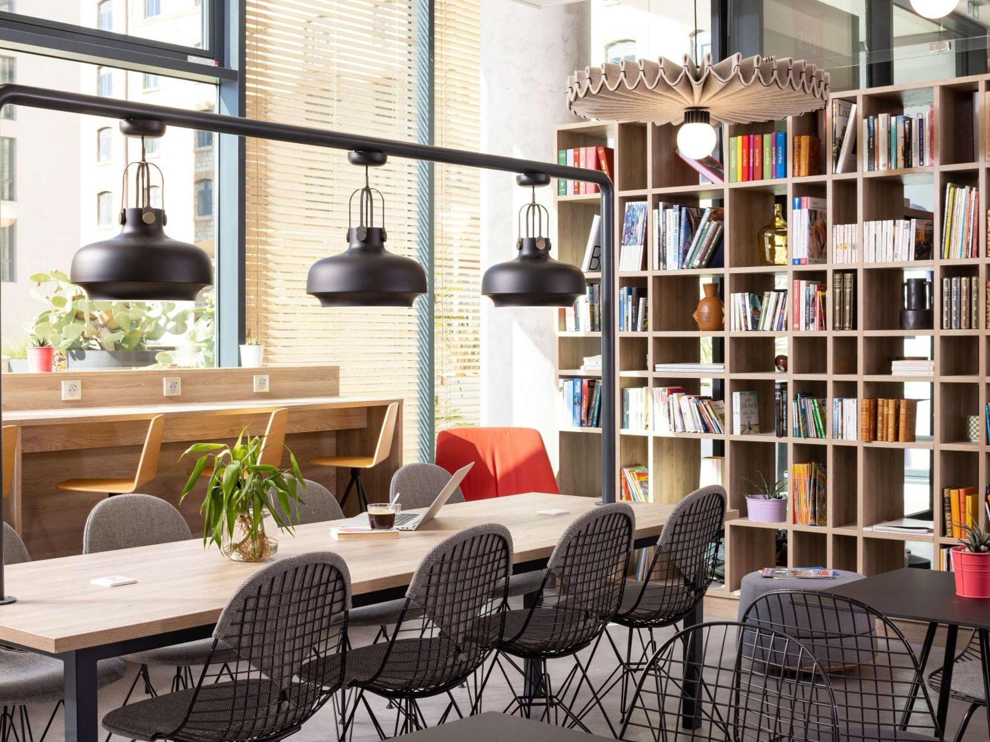Отель Ibis Marseille Centre Euromed Экстерьер фото