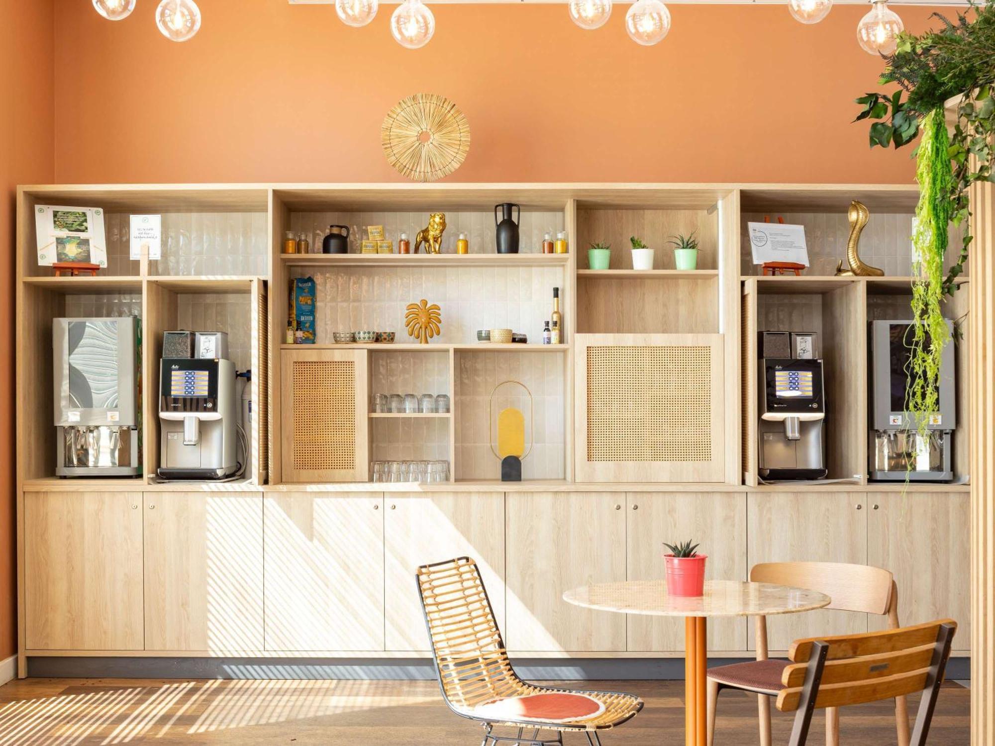 Отель Ibis Marseille Centre Euromed Экстерьер фото